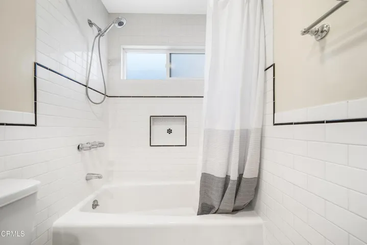 590 Los Robles