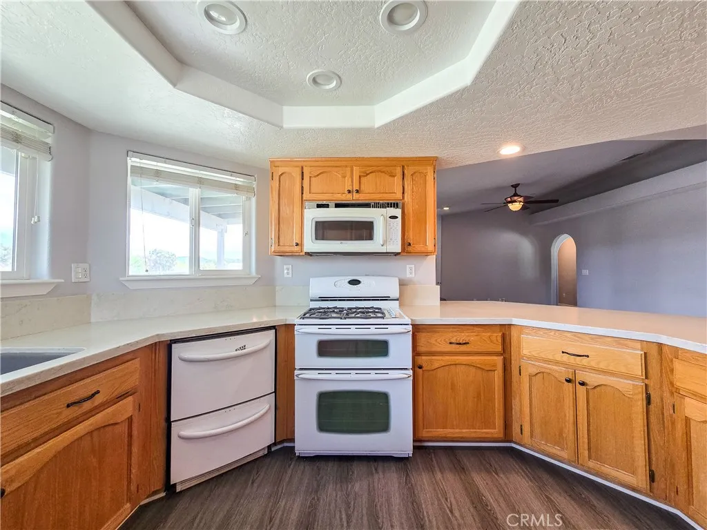 Kitchen - original unstaged photo
