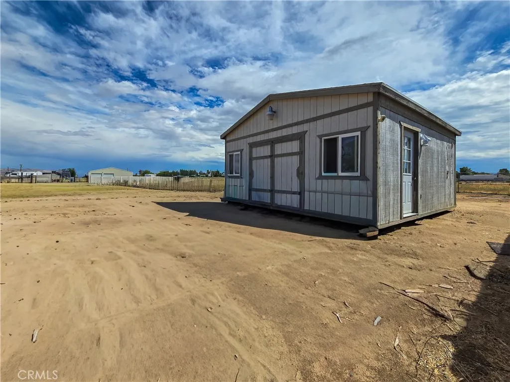Detached storage building