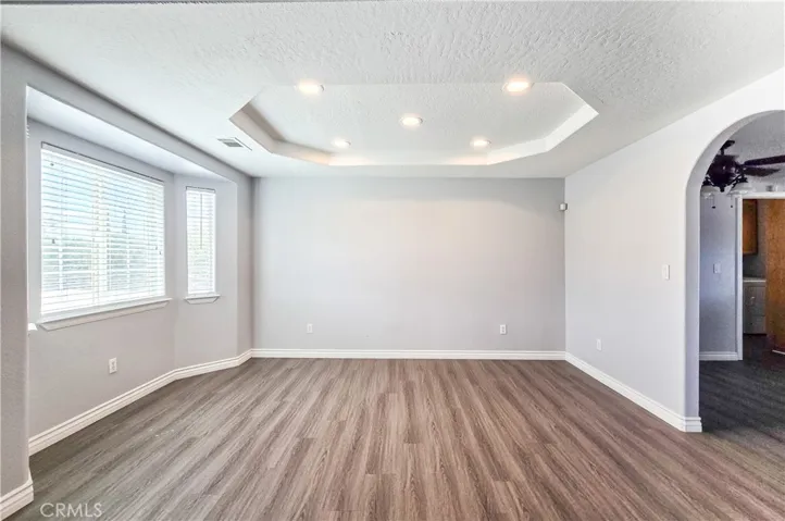 Dining room - original unstaged photo