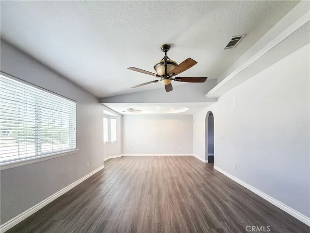 Living room - original unstaged photo