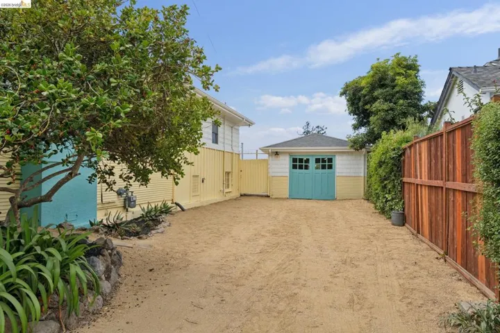 7201 Sunkist Dr, Oakland, California 94605 — photo 5