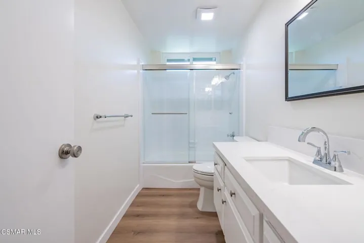 Hallway bathroom2