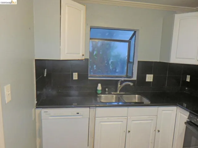 1027 76th Ave, Oakland, California 94621 — photo 4