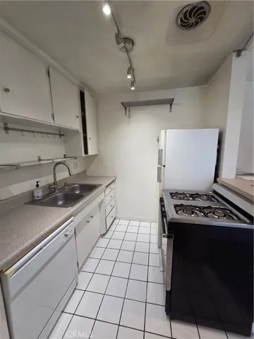 4573 Main, Riverside, California 92501 — photo 5