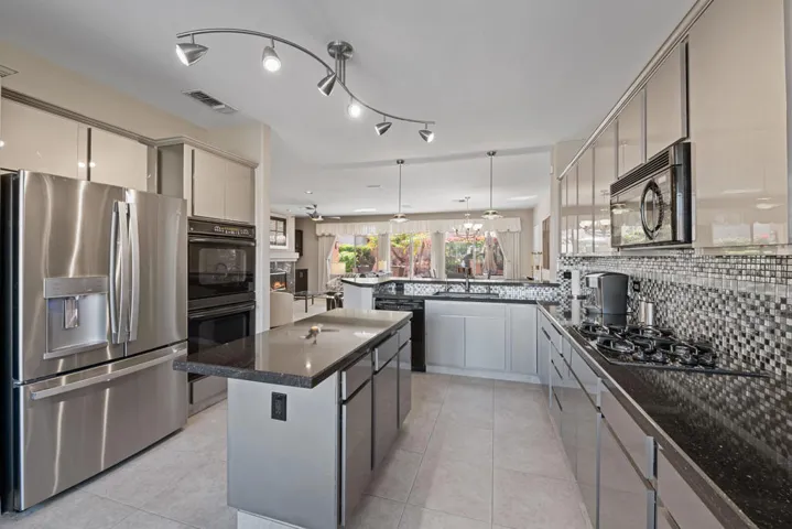 37127 Turnberry Isle Dr-20
