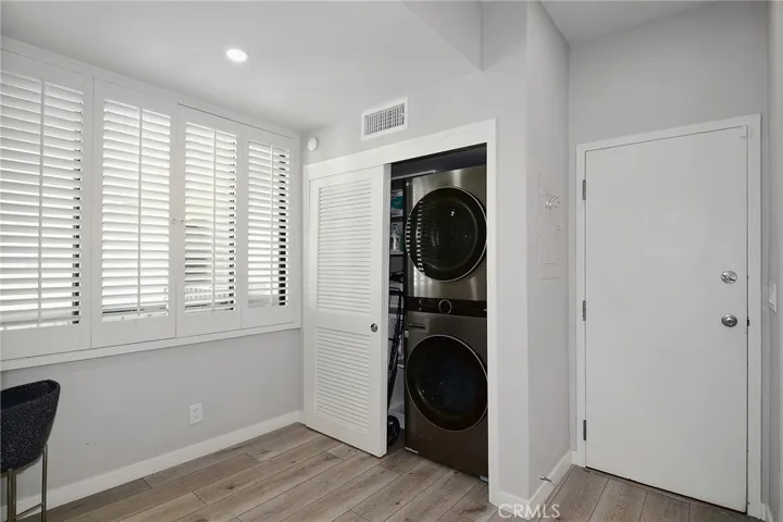 5216 Yarmouth Avenue 307, Encino, California 91316 — photo 5