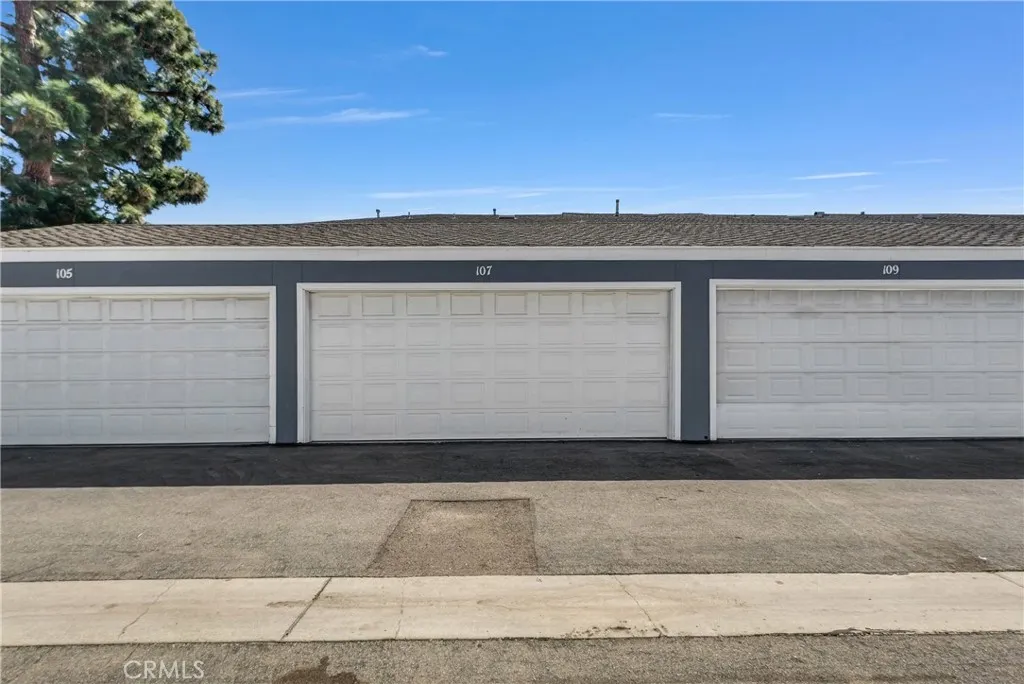 2 Car garage 2 Car garage