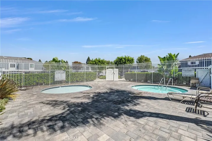 Wading pool