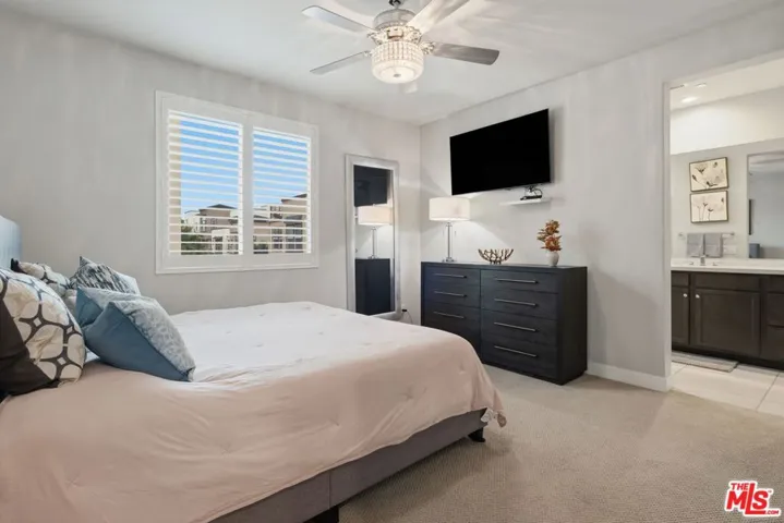 547 Daniel Freeman Circle, Inglewood, California 90301 — photo 5