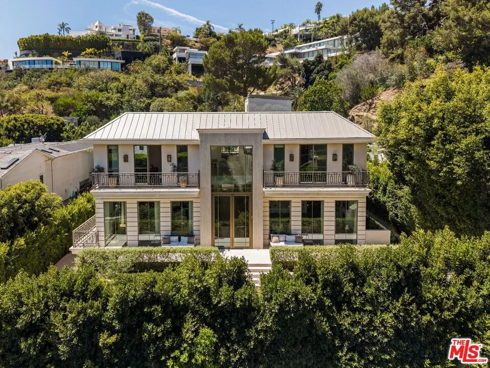 1395 N Doheny Dr