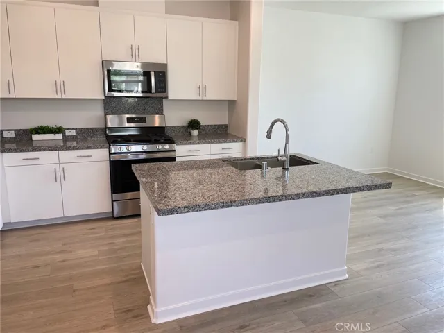 3962 Lavine Way 101, Corona, California 92883 — photo 5