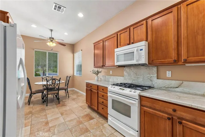 10425 Lakeshore, Apple Valley, California 92308 — photo 5