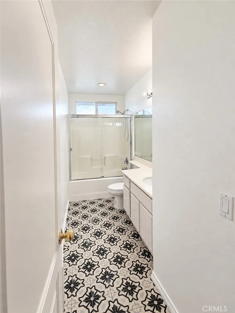 Upstairs Full Bathroom Upstairs Full Bathroom