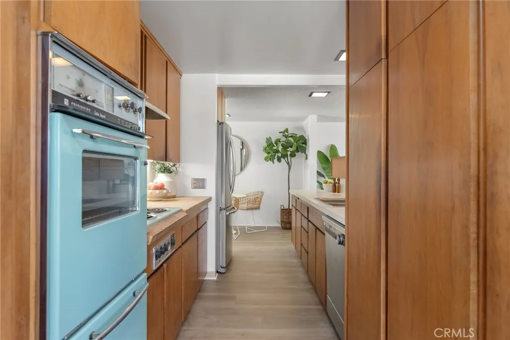 authentic teal oven and Cooktop
