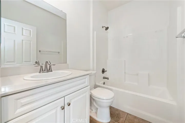 15834 Vienna, Fontana, California 92336 — photo 4