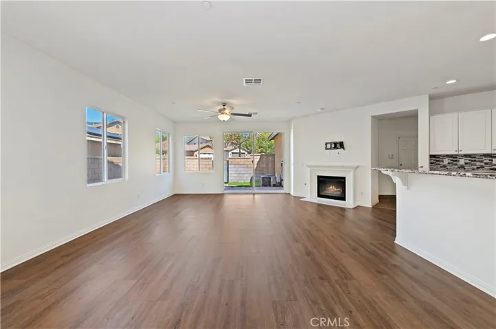15834 Vienna, Fontana, California 92336 — photo 5