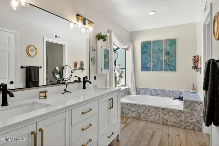 907 Sagebrush Primary Bath