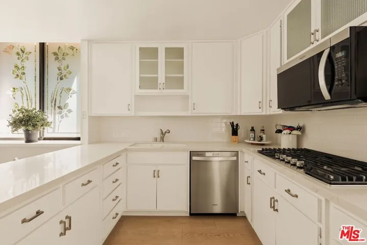 211 S Spalding Drive 107s, Beverly Hills, California 90212 — photo 5