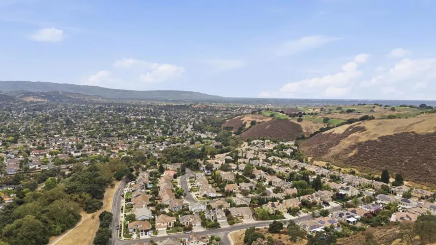 View of the neighborhood
