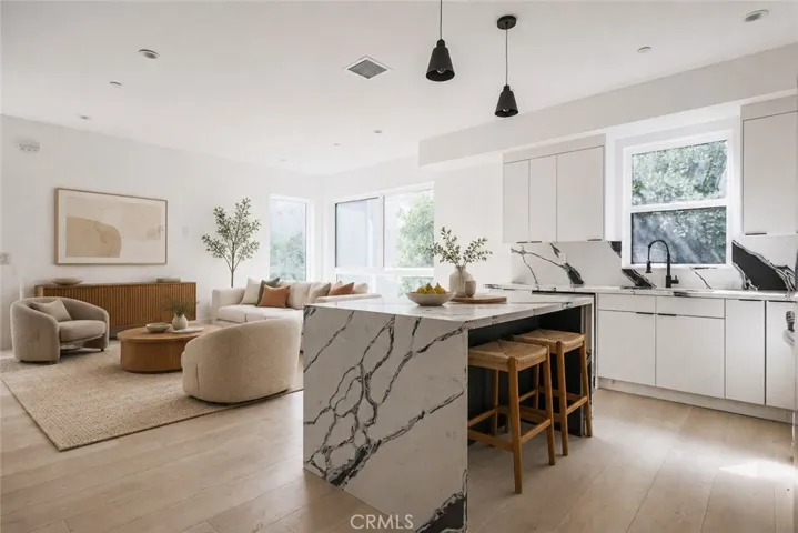 11810 Gilmore, Los Angeles, California 91606 — photo 4
