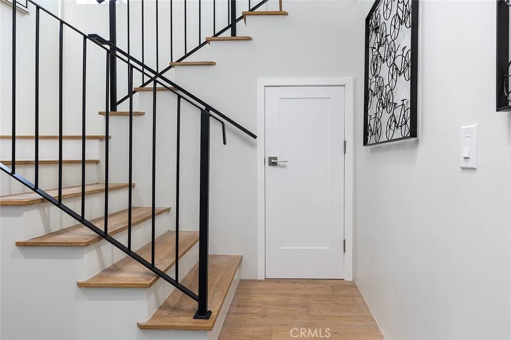 2822 Rowena Avenue B, Los Angeles, California 90039 — photo 5