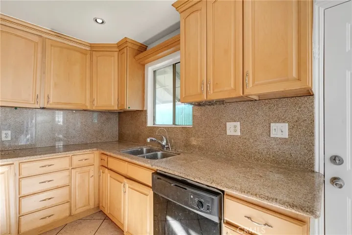 7955 White Oak, Reseda, California 91335 — photo 5