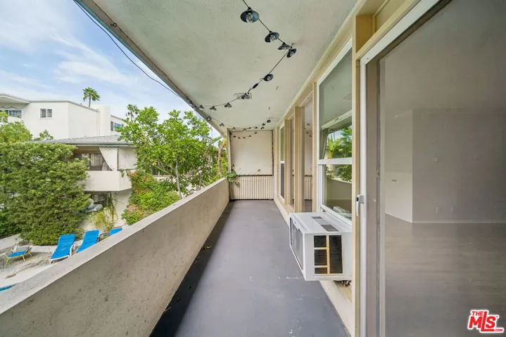 1520 N Hayworth Avenue 19, Los Angeles, California 90046 — photo 4