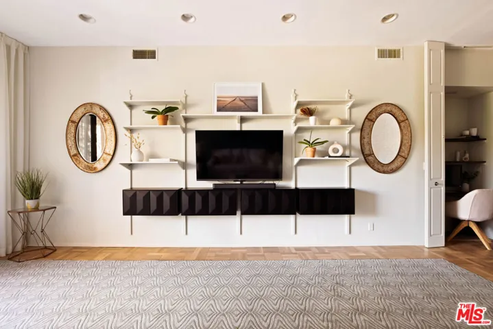 141 S Linden Drive 204, Beverly Hills, California 90212 — photo 4