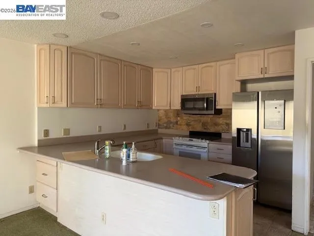 3204 Fiji Ln, Alameda, California 94502 — photo 4