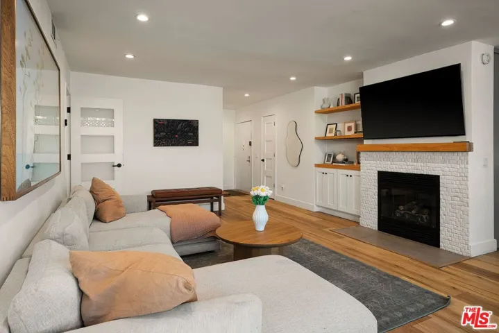 415 Montana Avenue 107, Santa Monica, California 90403 — photo 5