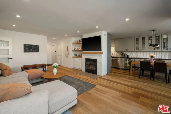 415 Montana Avenue 107, Santa Monica, California 90403 — photo 4