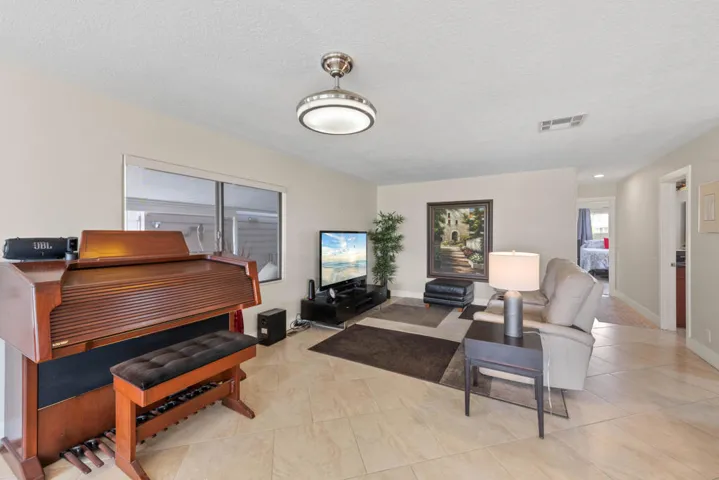 73721 Oak Flats Dr MLS-14