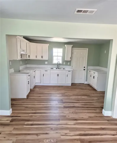 Fully Remodeled Kitchen