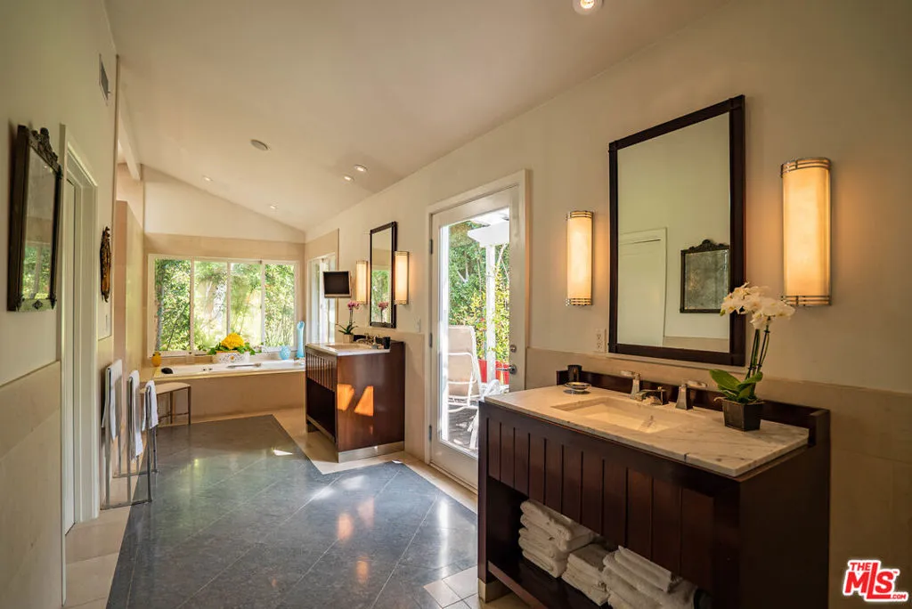13324 W Sunset, Los Angeles, California 90049 — photo 4