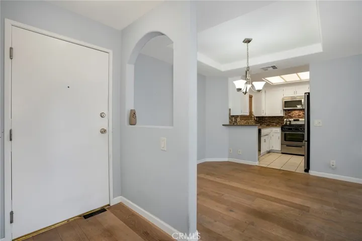 14415 Benefit Street 101, Sherman Oaks, California 91423 — photo 4