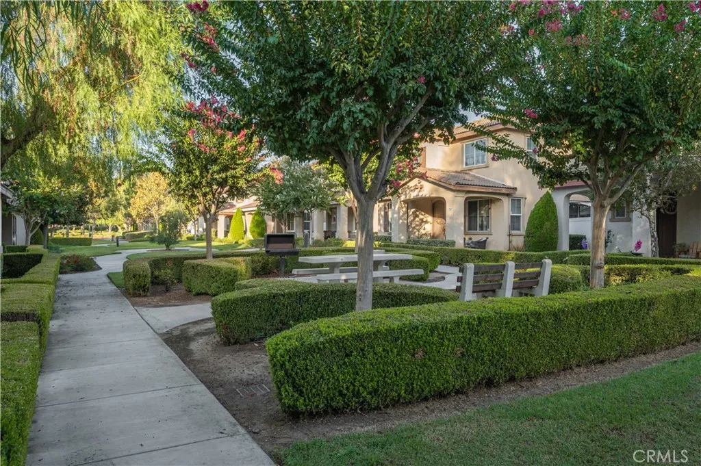 Well-landscaped community Well-landscaped community