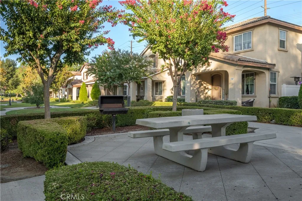 Well-landscaped community Well-landscaped community