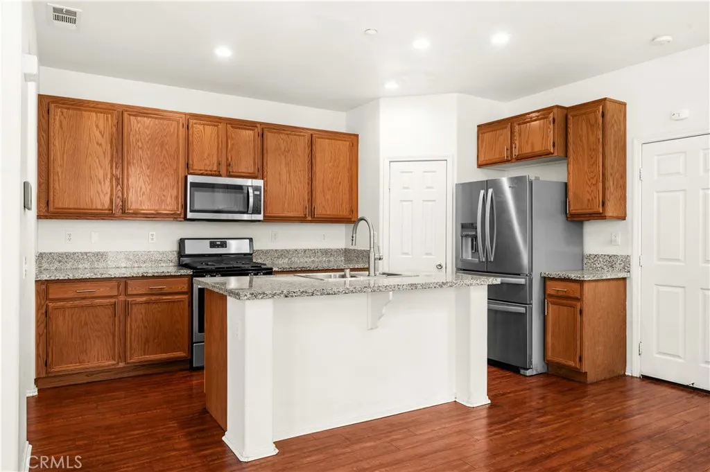 Kitchen with island Kitchen with island