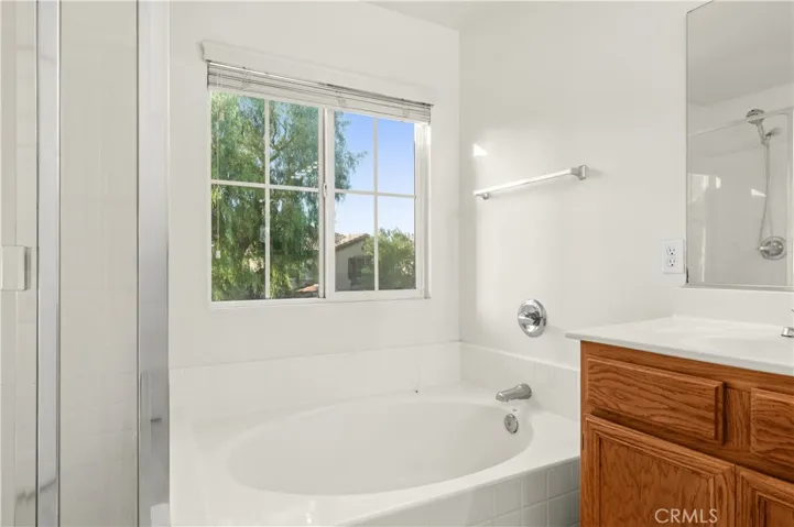 Soaking tub