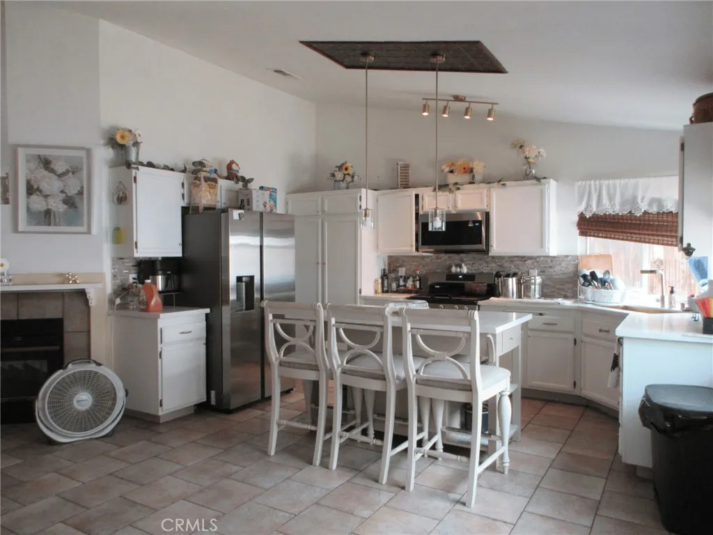 14230 La Mirada Street, Victorville, California 92392 — photo 5