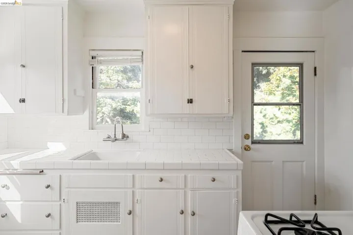 3048 Halcyon Ct, Berkeley, California 94705 — photo 4