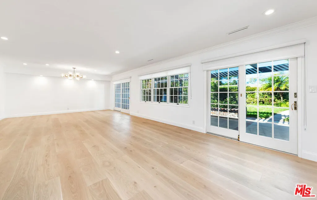 Living Room/Dining area
