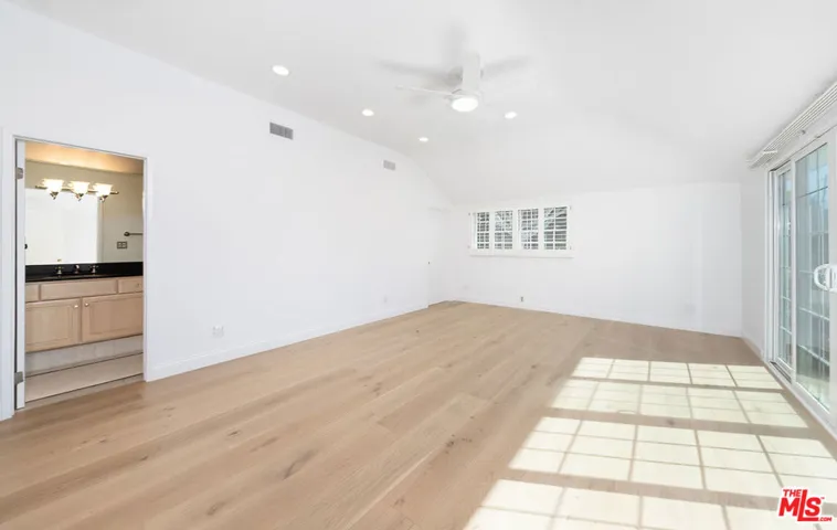 Family Room/Wet Bar
