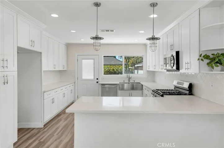 1247 N Neptune Avenue, Wilmington, California 90744 — photo 5