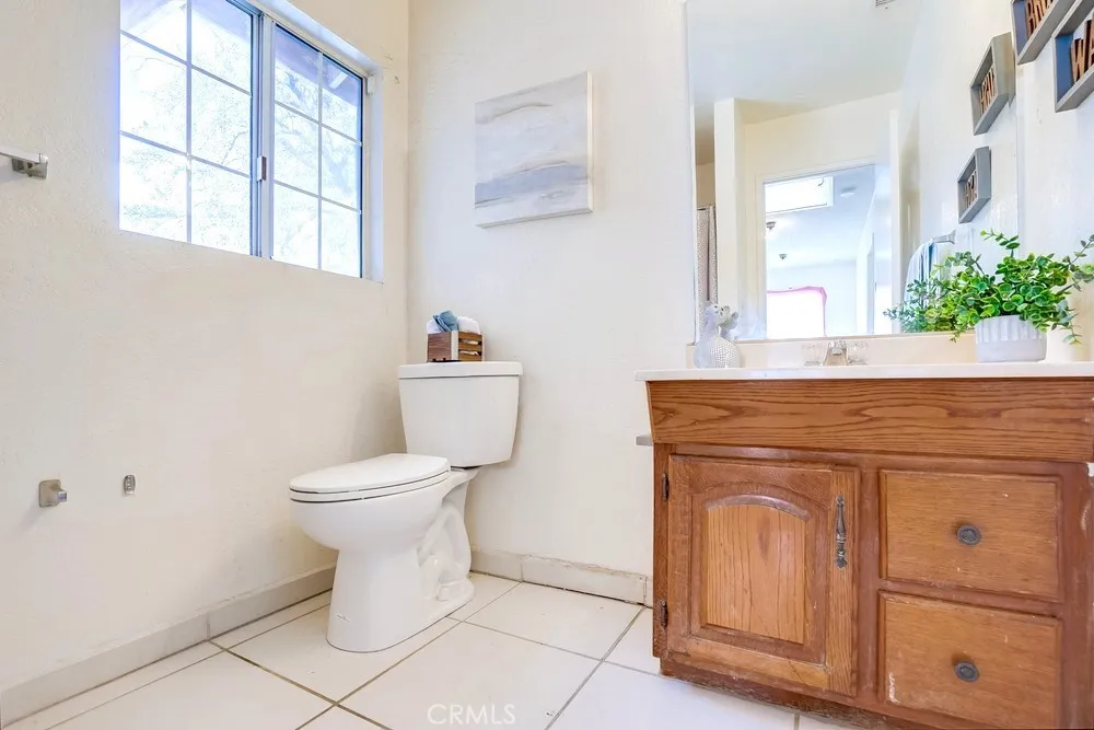 Upstairs Hall Bathroom w/Shower Upstairs Hall Bathroom w/Shower