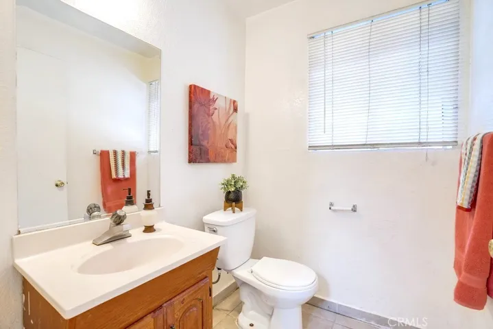 Downstairs 1/2 Bathroom