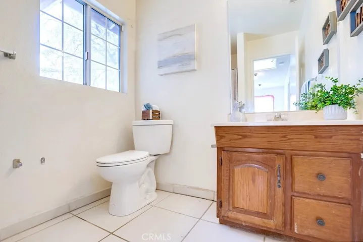 Upstairs Hall Bathroom w/Shower