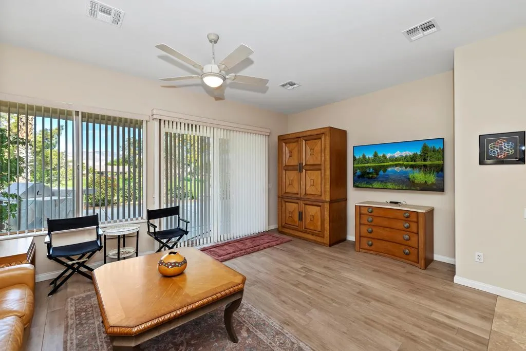 20-Family Room 20-Family Room