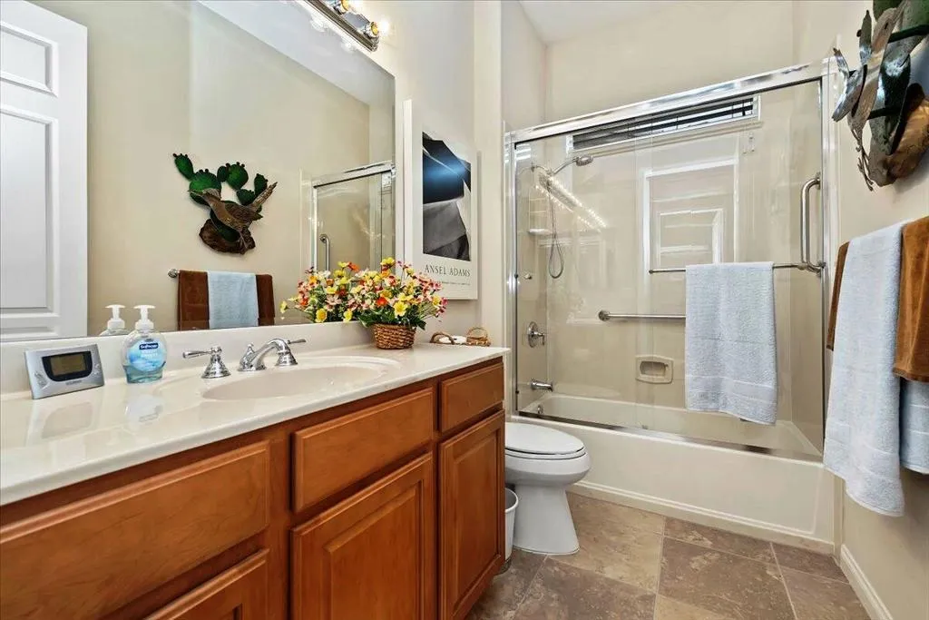 35-Bathroom 35-Bathroom